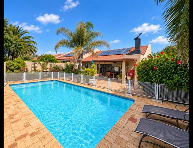 3 BEDROOM TOWNHOUSE FOR SALE IN HELICON HEIGHTS